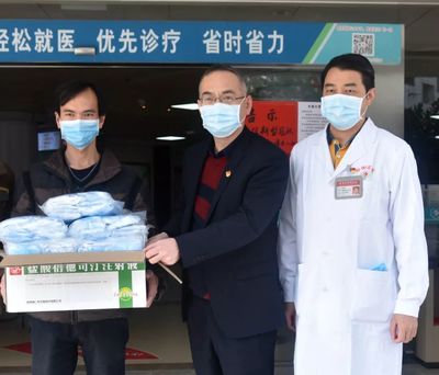 厚街愛心藥店捐贈口罩抗擊疫情 “我們不賣，也要先送給醫護人員”