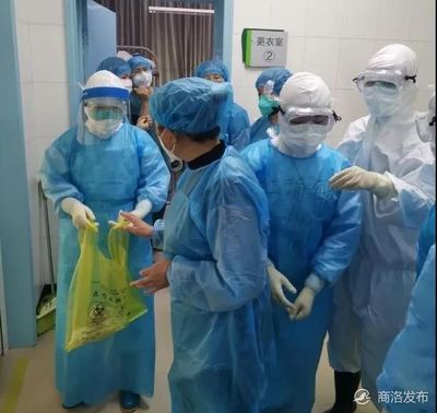 直擊商洛隔離病區(qū) 一場以節(jié)約護具為名的無聲戰(zhàn)斗