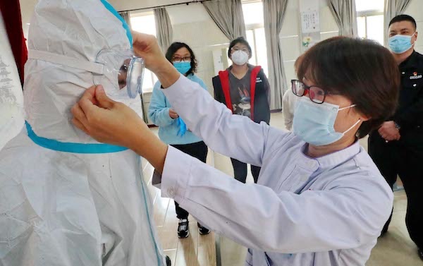 秦皇島醫(yī)護人員 筑牢防護壁壘，提升疫情應急處置能力